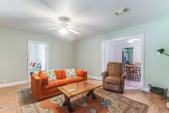 1425 E Mchenry Road, Perkinston, MS 39573