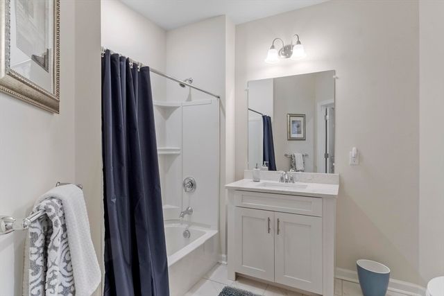 6 Overlook Dr 305, Andover, MA 01810