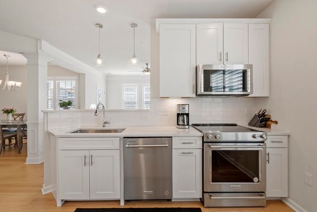 6 Overlook Dr 305, Andover, MA 01810