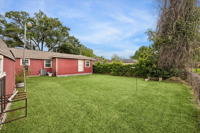 5015 Caplin Street, Houston, TX 77026