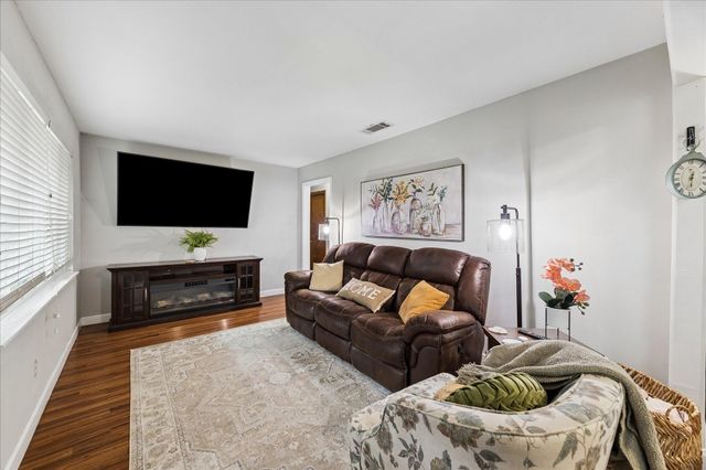 5015 Caplin Street, Houston, TX 77026