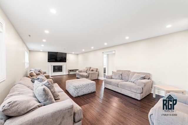 7705 Sycamore Drive, Orland Park, IL 60462
