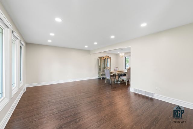 7705 Sycamore Drive, Orland Park, IL 60462