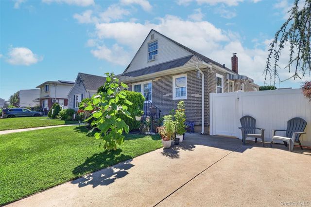 1069 Phoebe Street, Franklin Square, NY 11010