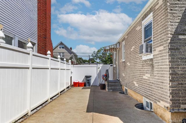 1069 Phoebe Street, Franklin Square, NY 11010