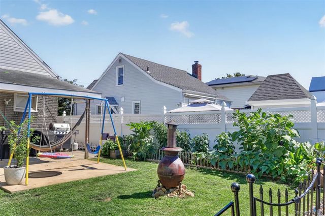 1069 Phoebe Street, Franklin Square, NY 11010