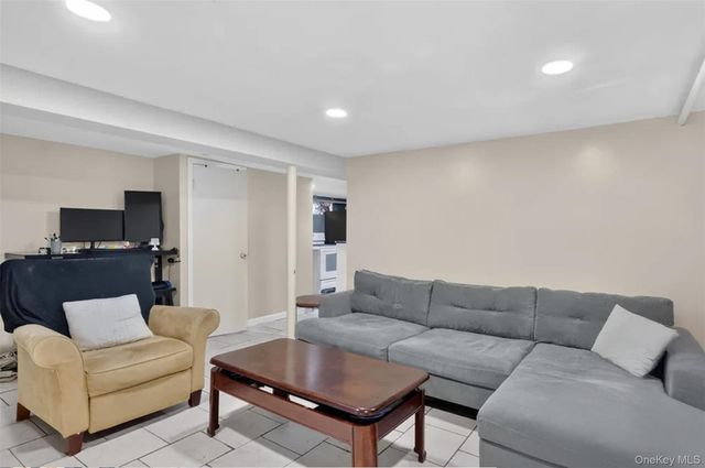 1069 Phoebe Street, Franklin Square, NY 11010