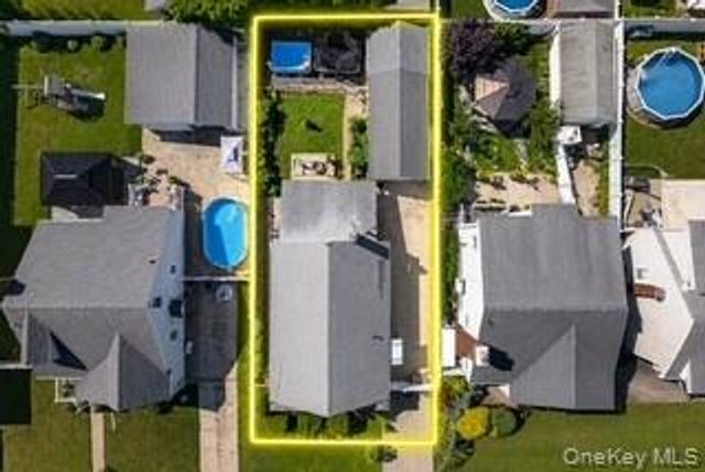 1069 Phoebe Street, Franklin Square, NY 11010