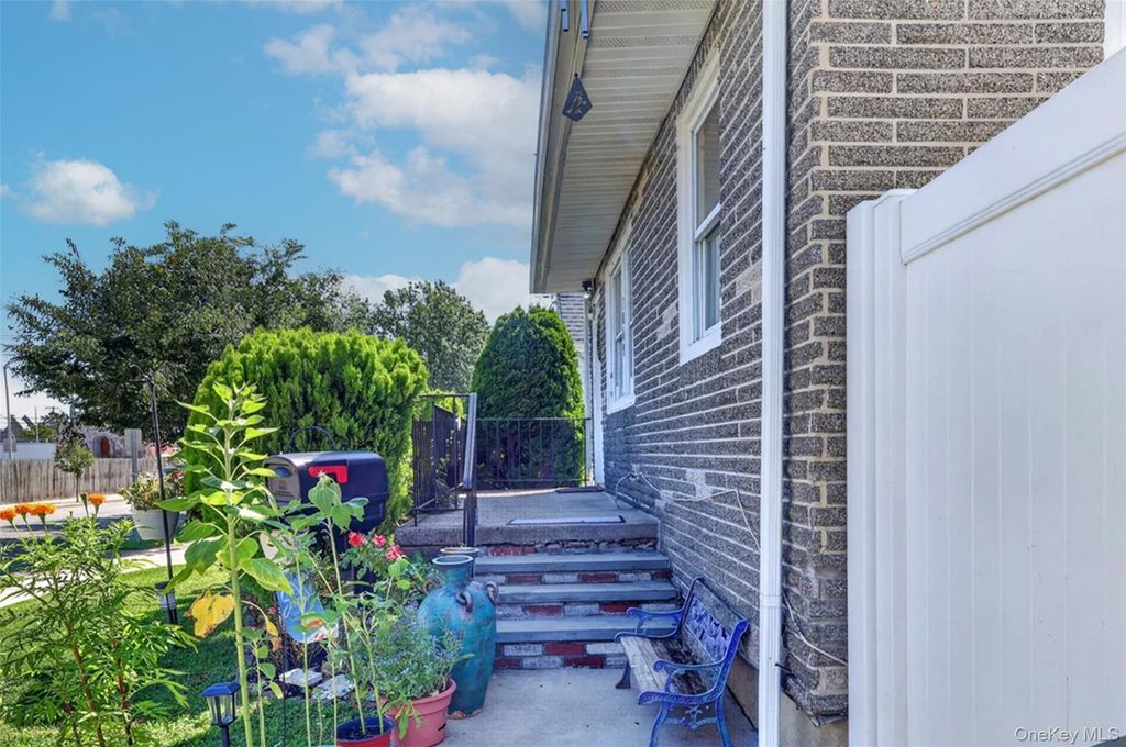 1069 Phoebe Street, Franklin Square, NY 11010 — photo 4