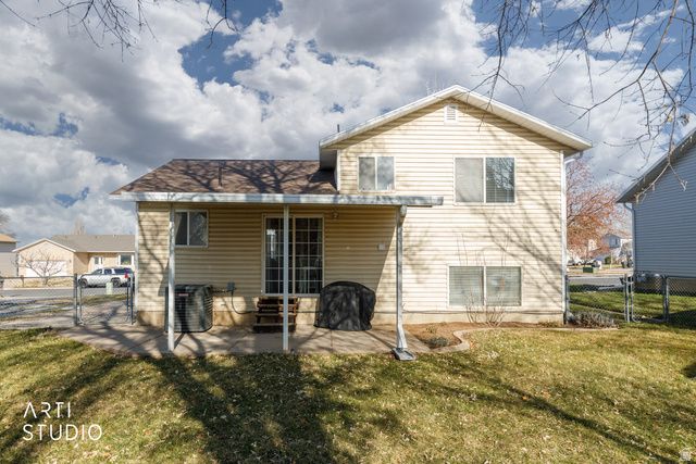593 W 950 N, Clinton, UT 84015
