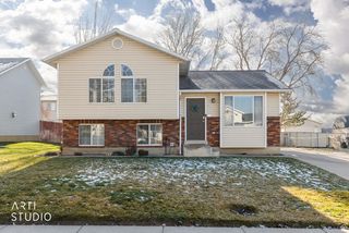 593 W 950 N, Clinton, UT 84015