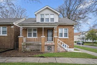 8100 S Houston Avenue, Chicago, IL 60617