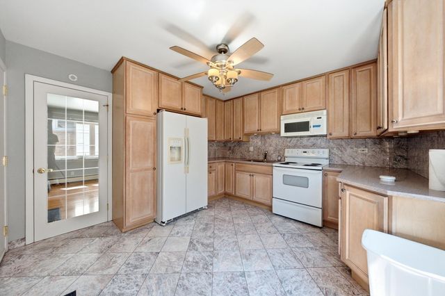 3326 Grove Avenue 6, Berwyn, IL 60402