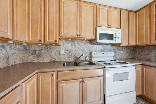 3326 Grove Avenue 6, Berwyn, IL 60402