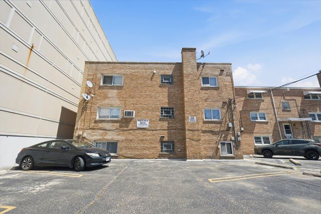 3326 Grove Avenue 6, Berwyn, IL 60402