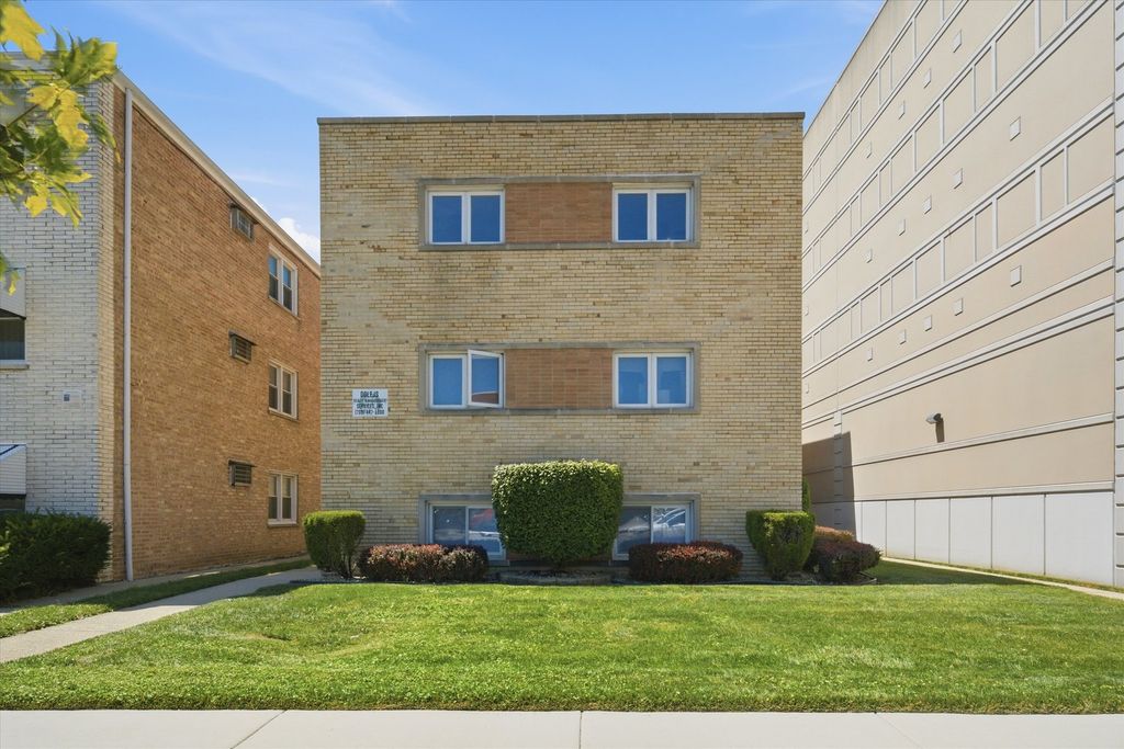 3326 Grove Avenue 6, Berwyn, IL 60402