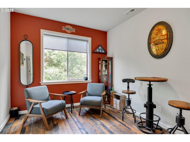 138 S 7TH St, Carlton, OR 97111