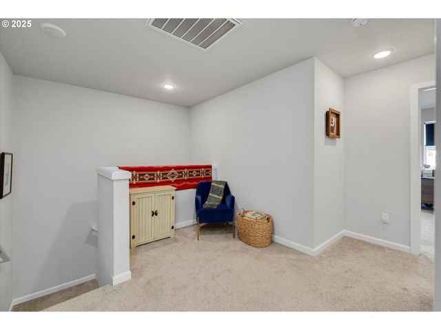 138 S 7TH St, Carlton, OR 97111