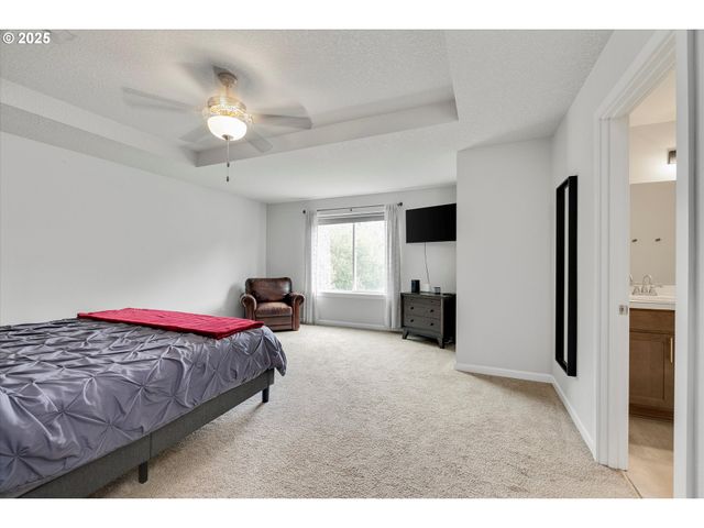 138 S 7TH St, Carlton, OR 97111