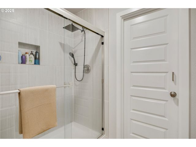 138 S 7TH St, Carlton, OR 97111