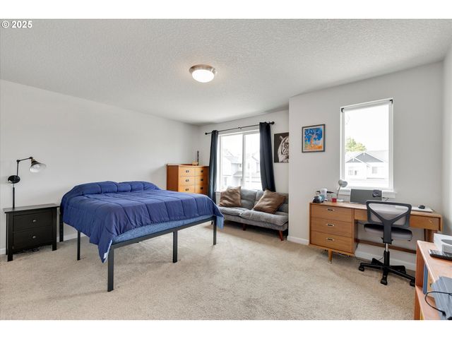 138 S 7TH St, Carlton, OR 97111