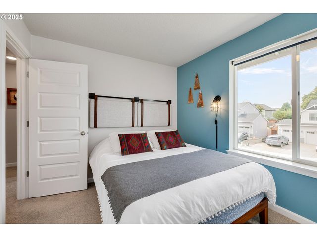 138 S 7TH St, Carlton, OR 97111