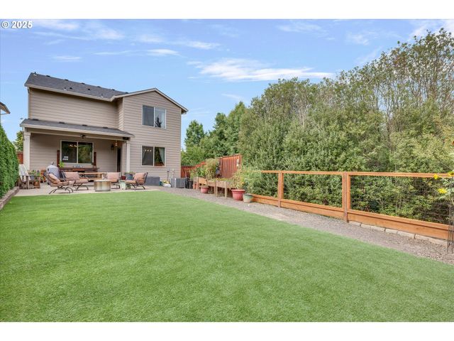 138 S 7TH St, Carlton, OR 97111