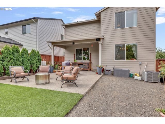 138 S 7TH St, Carlton, OR 97111