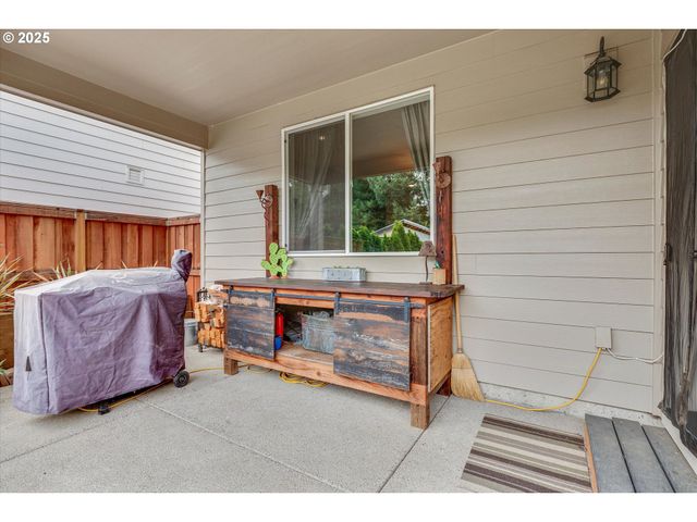 138 S 7TH St, Carlton, OR 97111