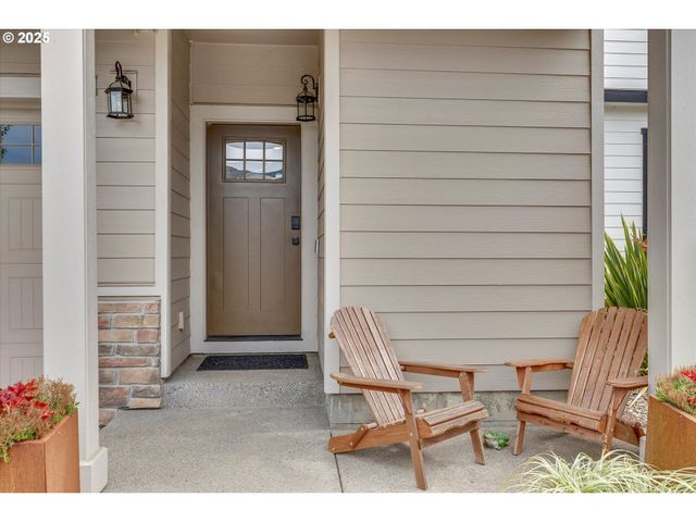 138 S 7TH St, Carlton, OR 97111