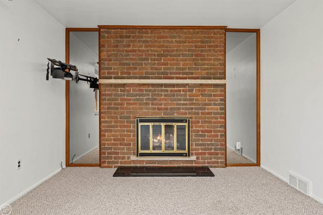 13216 Cromie Drive, Warren, MI 48088