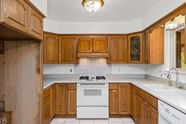 13216 Cromie Drive, Warren, MI 48088