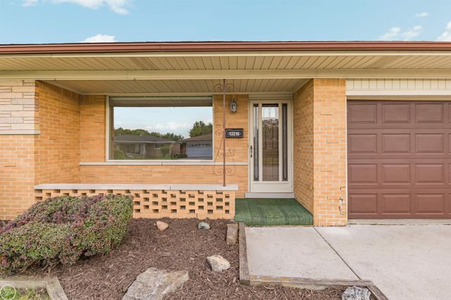 13216 Cromie Drive, Warren, MI 48088