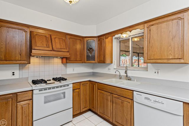 13216 Cromie Drive, Warren, MI 48088