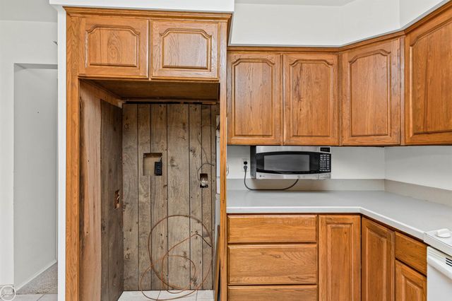 13216 Cromie Drive, Warren, MI 48088