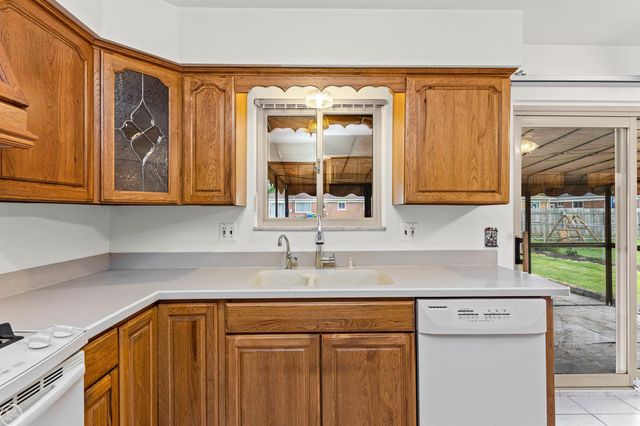 13216 Cromie Drive, Warren, MI 48088