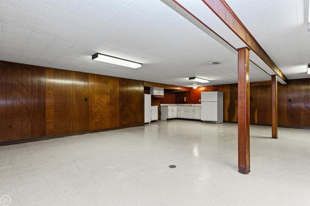 13216 Cromie Drive, Warren, MI 48088