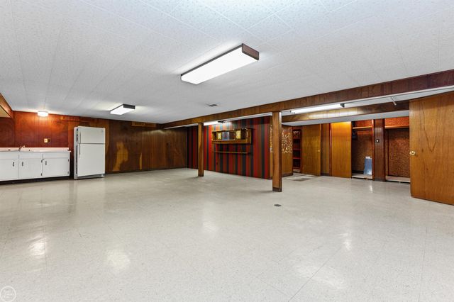 13216 Cromie Drive, Warren, MI 48088