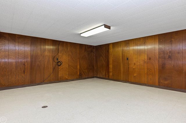 13216 Cromie Drive, Warren, MI 48088