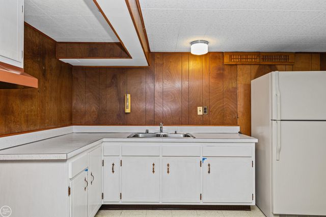13216 Cromie Drive, Warren, MI 48088