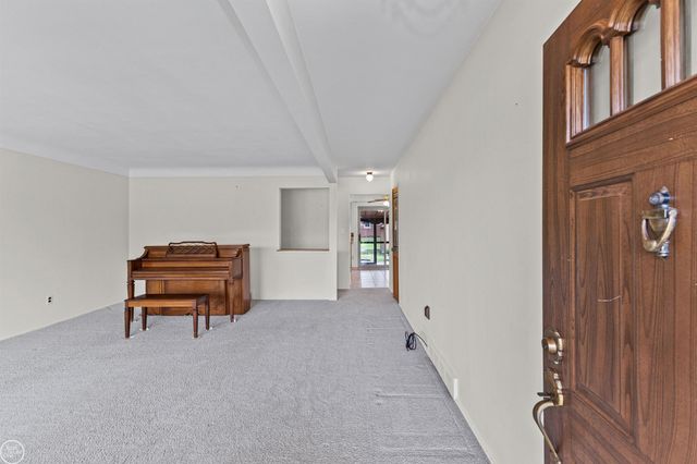 13216 Cromie Drive, Warren, MI 48088