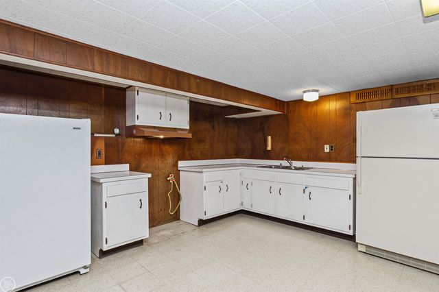 13216 Cromie Drive, Warren, MI 48088