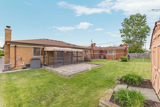 13216 Cromie Drive, Warren, MI 48088
