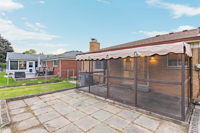 13216 Cromie Drive, Warren, MI 48088