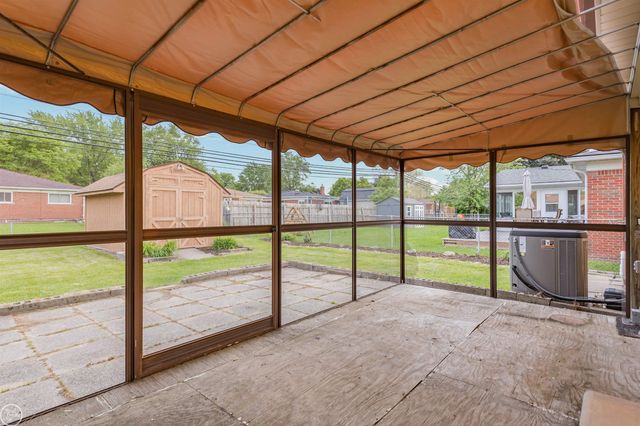 13216 Cromie Drive, Warren, MI 48088