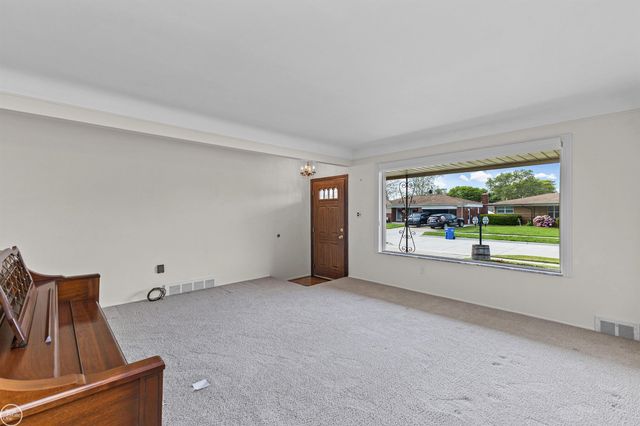 13216 Cromie Drive, Warren, MI 48088