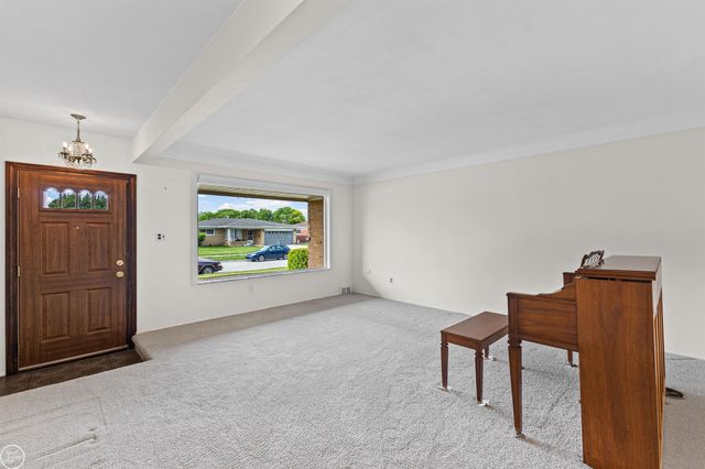13216 Cromie Drive, Warren, MI 48088
