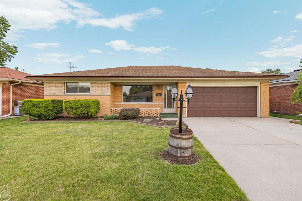 13216 Cromie Drive, Warren, MI 48088