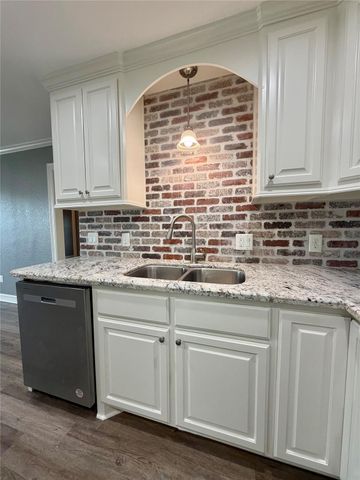 104 Mimosa Street, Lake Jackson, TX 77566