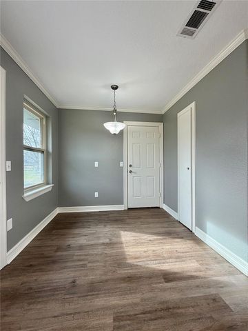 104 Mimosa Street, Lake Jackson, TX 77566